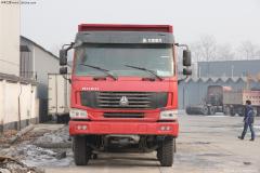 中國重汽 HOWO重卡 375馬力 8X4 自卸車(側翻)(ZZ3317N4067C1)