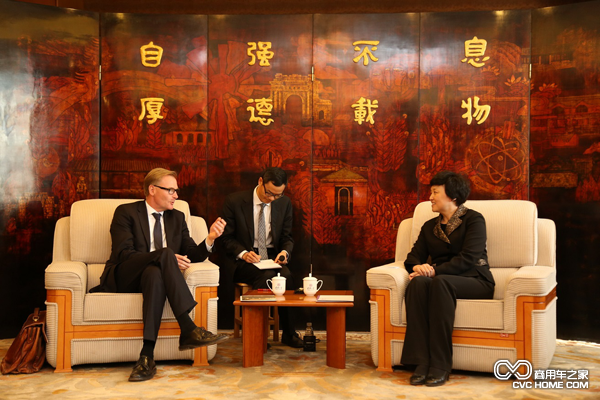 沃爾沃集團總裁兼首席執行官歐羅夫佩森 (Olof Persson)會見清華大學校務委員會主任陳旭